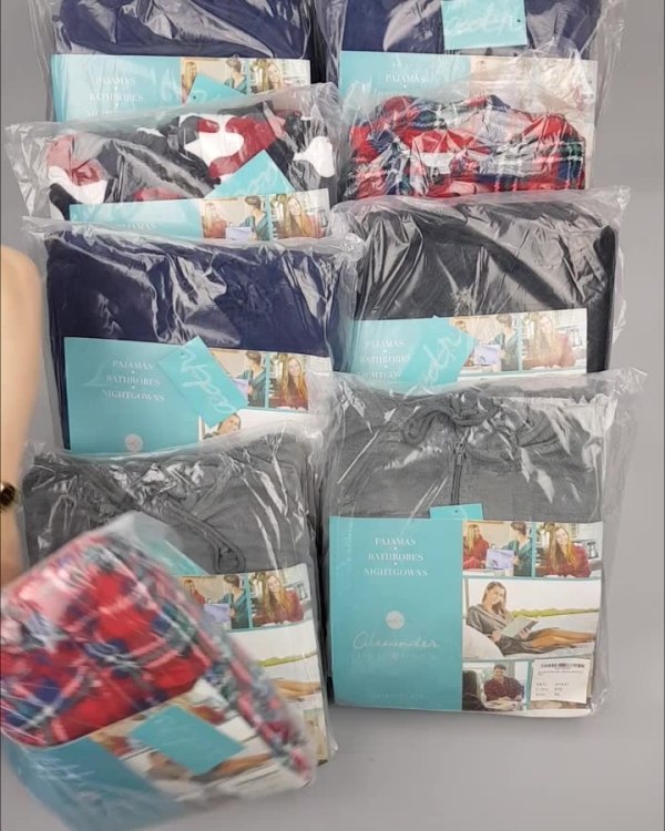 Фотография  785 - Халаты, комбинезоны (семейный) СТОК CAN#10 кг, ЛОТ №4448 оптом в Махачкале и Дагестане