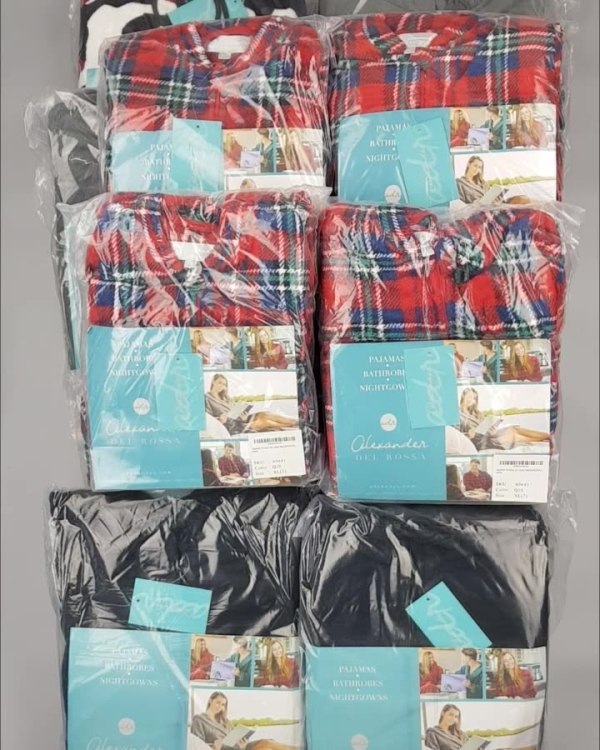 Фотография  833 - Халаты, комбинезоны (семейный) СТОК CAN#10 кг, ЛОТ №4452 оптом в Махачкале и Дагестане