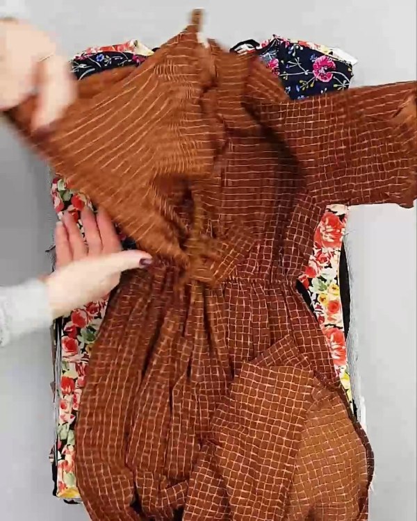 Фотография  947 - Платья Корея#20 шт, ЛОТ №5617 оптом в Махачкале и Дагестане