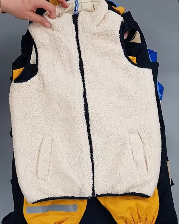 Фотография  532 - Верхняя одежда TCM kids 074#7 кг, ЛОТ №6681 оптом в Махачкале и Дагестане