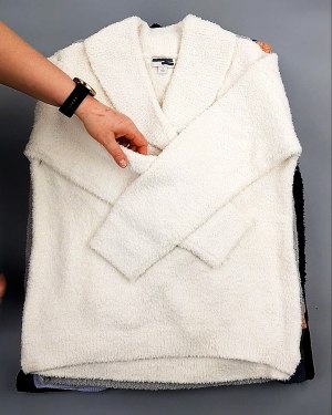 Фотография  103 - Джемпера СТОК CAN 084#7 кг, ЛОТ №7648 оптом в Махачкале и Дагестане