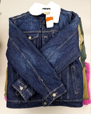 Купить Верхняя одежда м/ж C&A 025#10 кг оптом в Махачкале и Дагестане