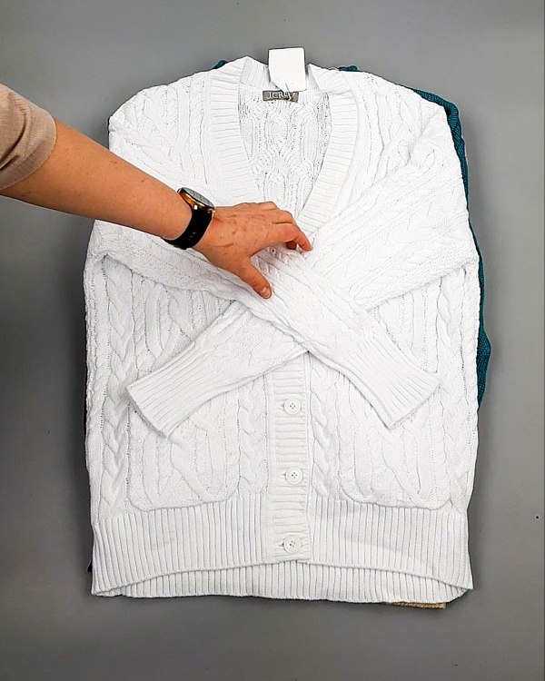 Фотография  626 - Джемпера СТОК CAN 084#7 кг, ЛОТ №7647 оптом в Махачкале и Дагестане