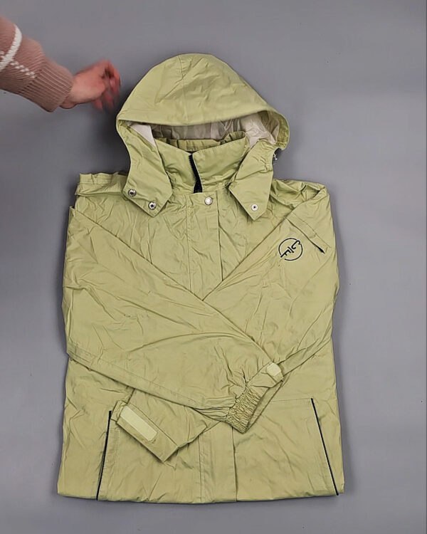 Фотография  670 - Ветровки женские#25 кг, ЛОТ № ВК0086 оптом в Махачкале и Дагестане