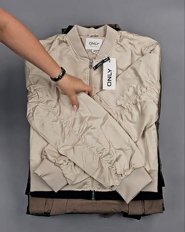 Фотография  745 - Ветровки Bestseller 045#10 кг, ЛОТ СТ-9407 оптом в Махачкале и Дагестане